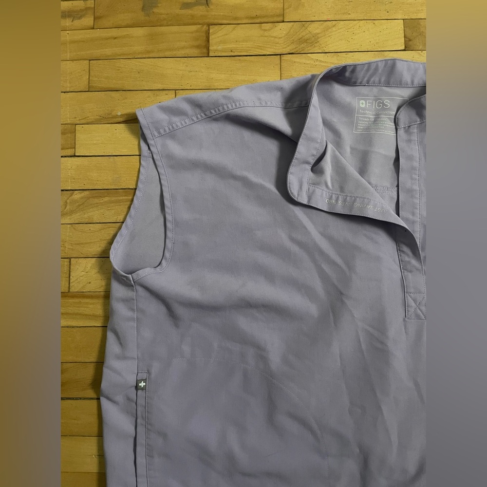 FIGS | scrub top